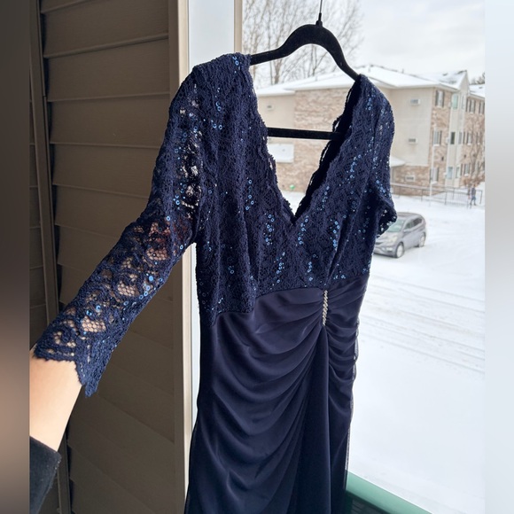 🆕 Betsy & Adam Navy Blue Lace Sequin Gown V-Neck Ruched Maxi Dress Size 10 Party - Picture 8 of 15